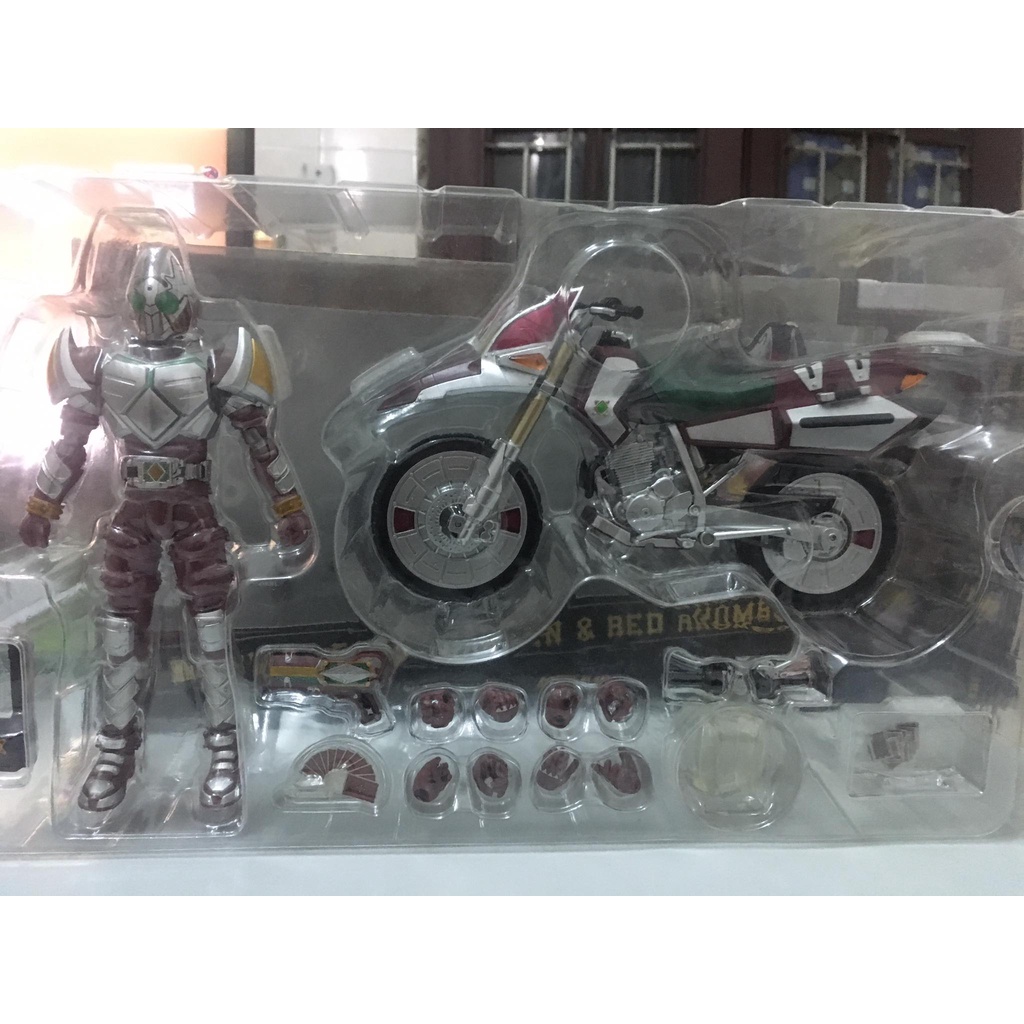 Mô hình SHF Kamen Rider Garren và xe máy Red Rhombus- Chính hãng Bandai