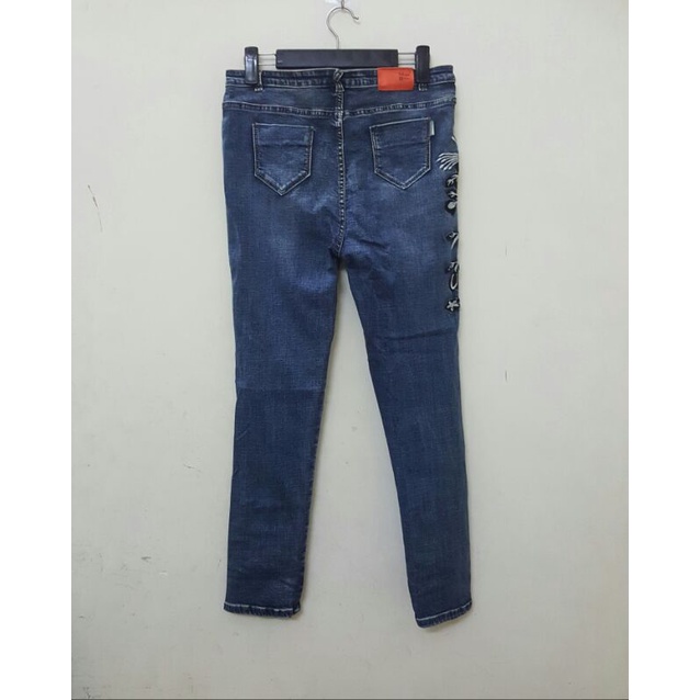QUẦN JEANS THÊU HOA ĐẸP