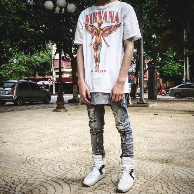 Áo Nirvana In Utero trắng còn size XL