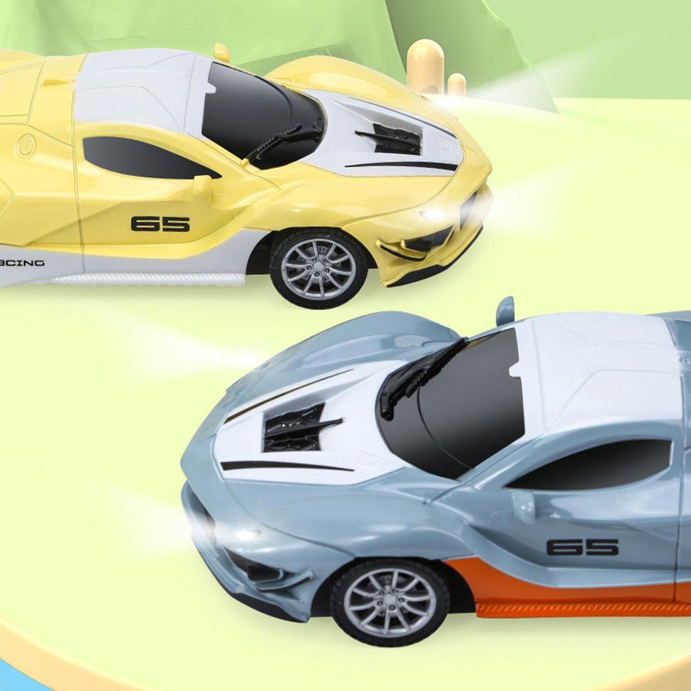 Xe Hơi Điều Khiển Từ Xa SUSANS 1: 18 Và Phụ Kiện Đi Kèm