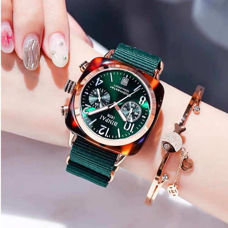 Đồng Hồ Nam Dây Da Mặt Tam Giác Cá Tính
