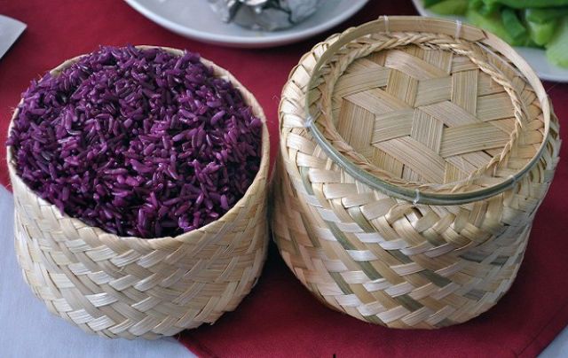 Cây cẩm tím đậm (cây to)