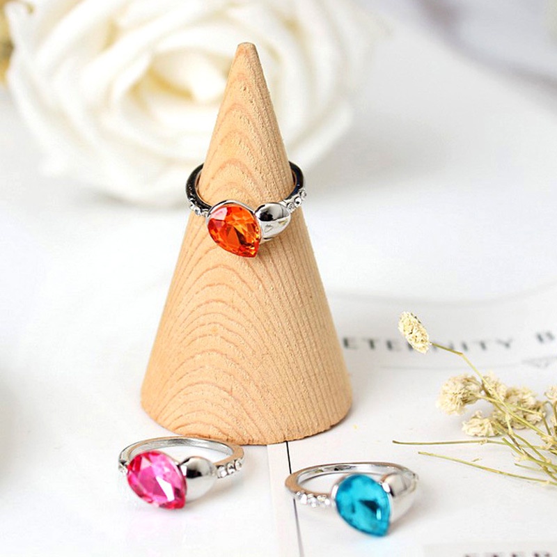 Nhẫn đính đá kim cương hình trái tim phong cách Úc