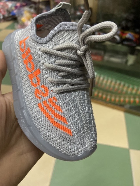 giày vải bé trai gái size 16-27. giày yeezy cho bé