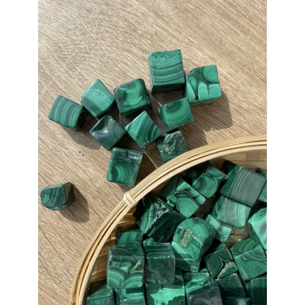 Viên đá thanh tẩy Malachite Tumbled (Đá Lông Công) tự nhiên, trụ đá thach anh dùng trong Tarot, Reiki, đá phong thủy