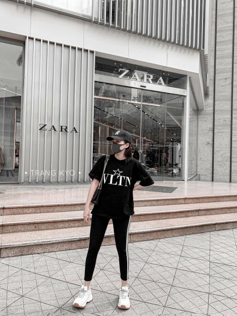 Set legging VLTN sport ✌🏻✌🏻✌🏻✌🏻✌🏻
Chất liệu cotton 4 chiều cực mats cho mùa Civid nha 💋💋