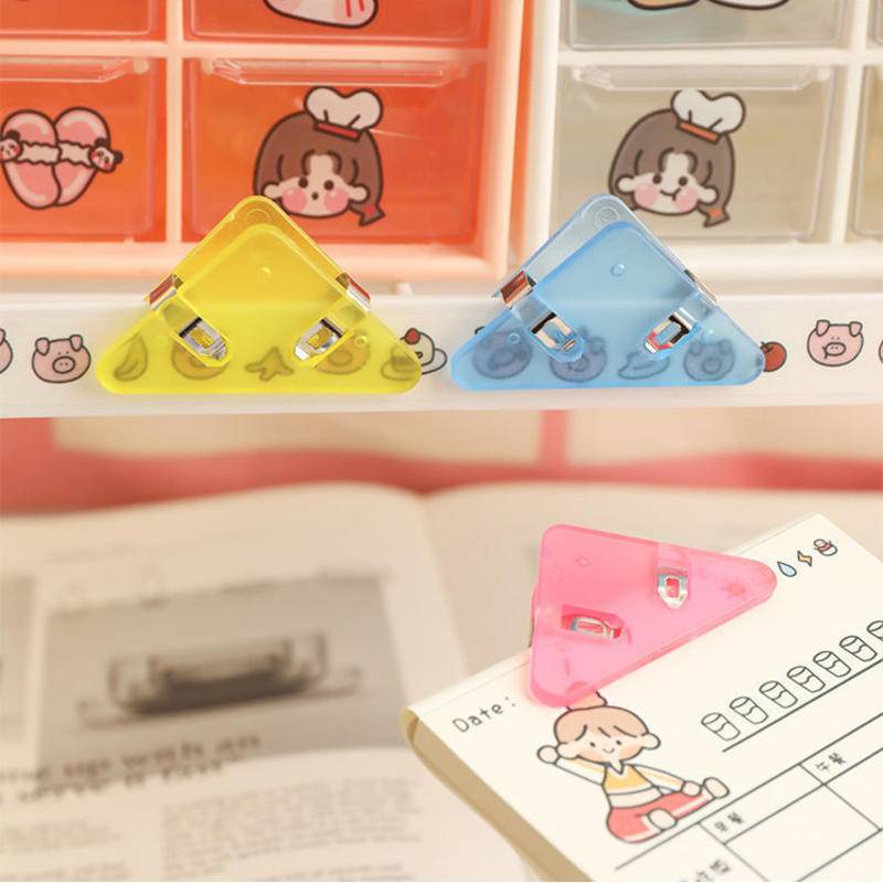 ⭐ iLado ⭐ 【1 PC】 Kẹp tài liệu mini Tam giác kẹp giữ Kẹp Bướm kẹp nhựa Văn phòng phẩm trong suốt nhiều màu màu đặc Học Sinh kẹp giấy đồ dùng học tập Acrylic Tiện Dụng Cho Học Sinh cho trường học văn phòng dễ thương