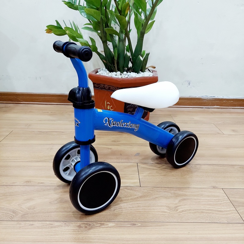 Xe chòi chân khung thép ghế da điều chỉnh cho bé từ 1 đến 2 tuổi Xe thăng bằng 4 bánh mini tự cân bằng DC026