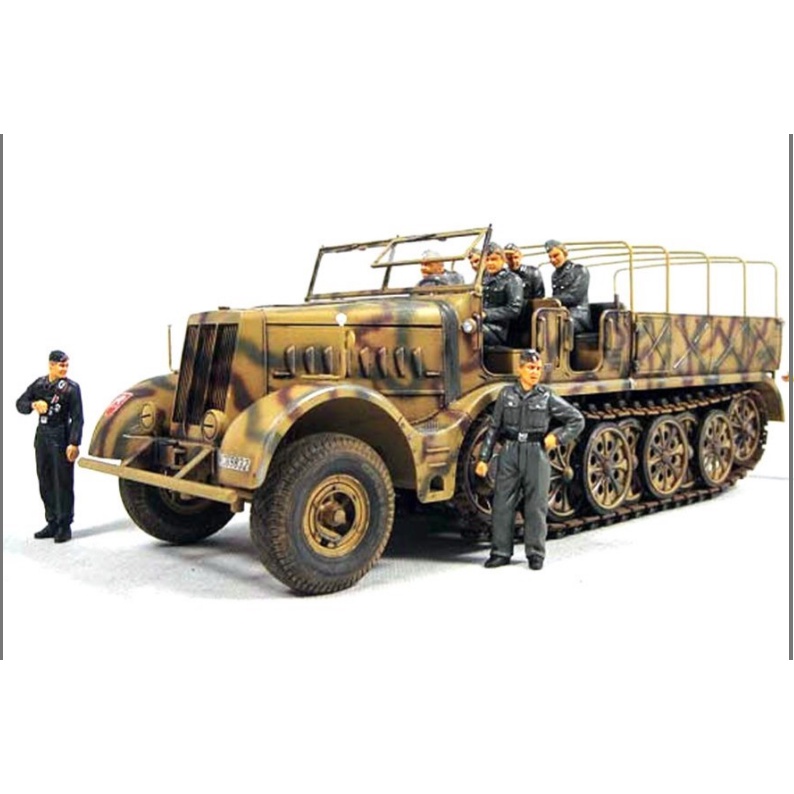 Mô hình xe quân sự Đức GERMAN 18 TON HEAVY HALF-TRACK FAMO and TANK TRANSPORTER Sd.Ah.116 TAMIYA 35246-mô hình trưng bày