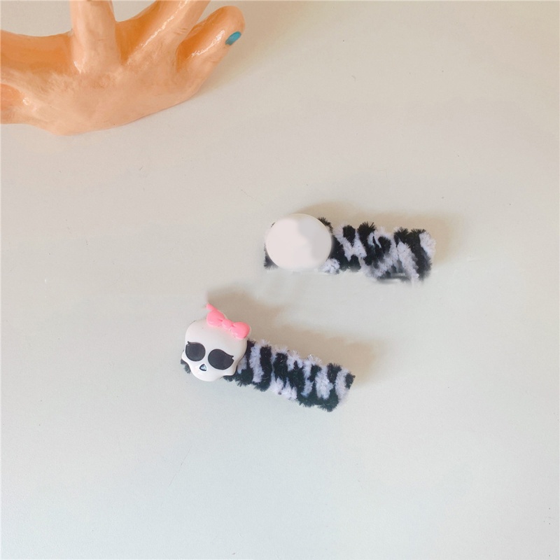 Kẹp Tóc Trang Trí Hình Đầu Lâu Bằng Resin