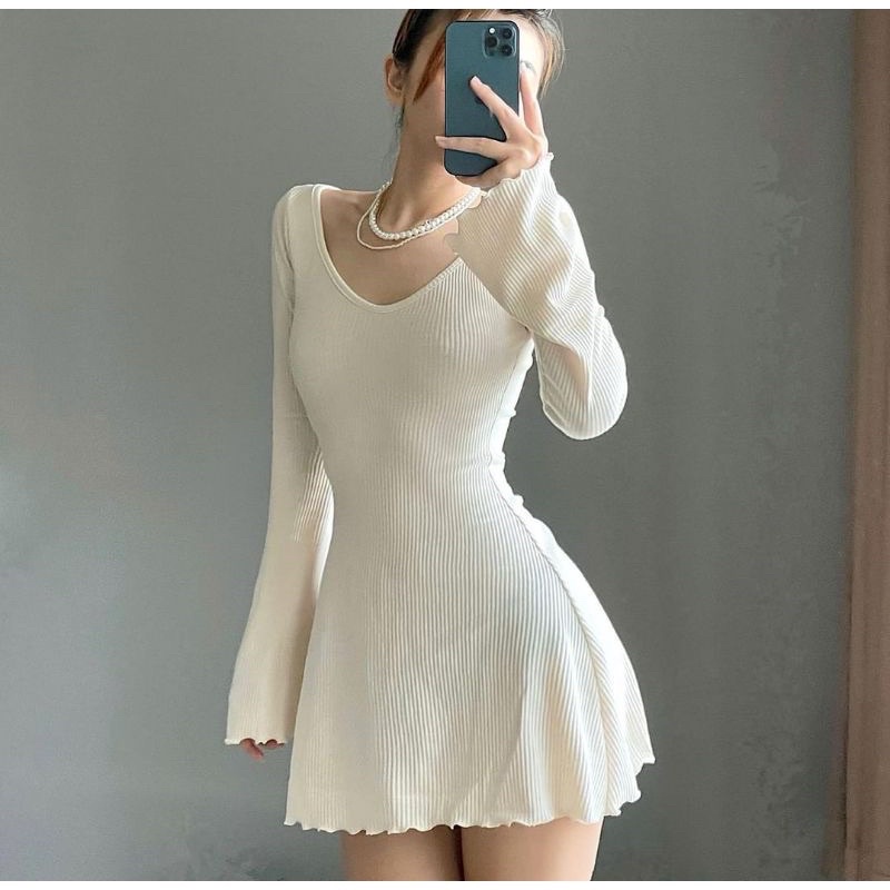 Rẻ vô địch  Đầm xòe cổ tim, tay dài hơi loe, thiết kế đơn giản nhưng cực kì sang trọng -Mã 113 | BigBuy360 - bigbuy360.vn