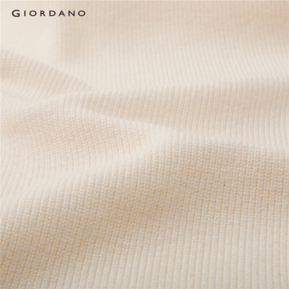 Áo len chui đầu GIORDANO 05352856 kích thước lớn cổ chữ V phối vest dành cho nữ