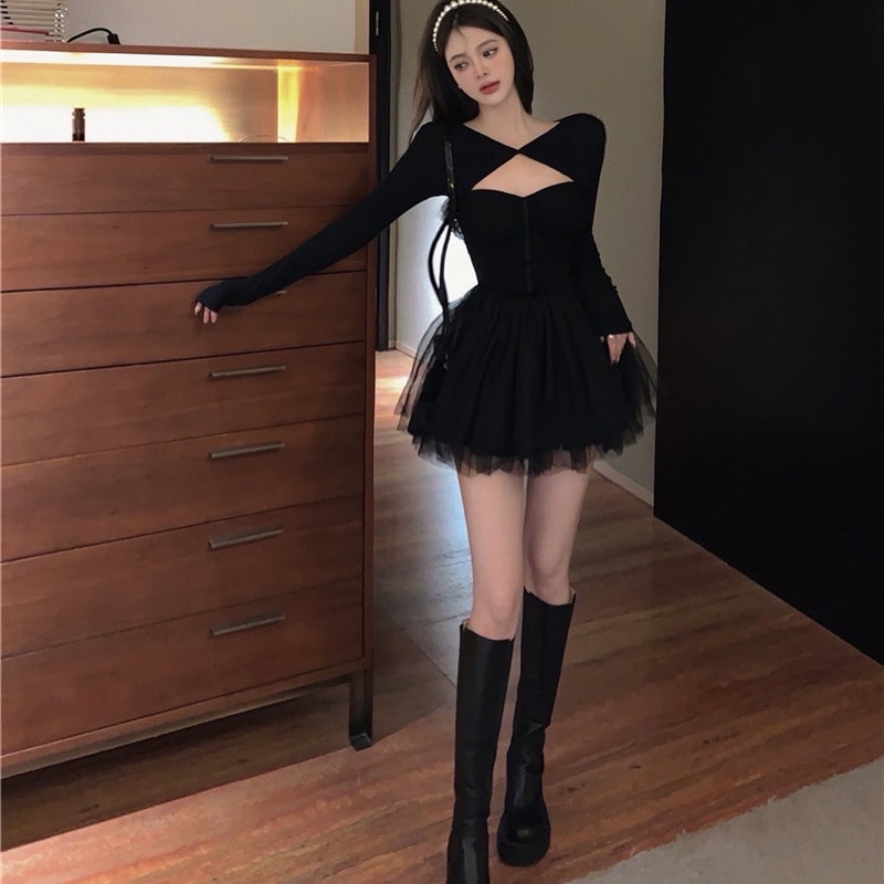 Váy xoè cut out phần ngực sexy