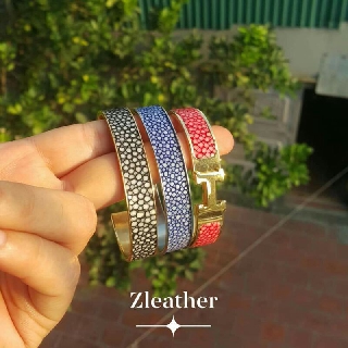 Vòng tay H mạ vàng 24k, Bạc khảm da cá đuối