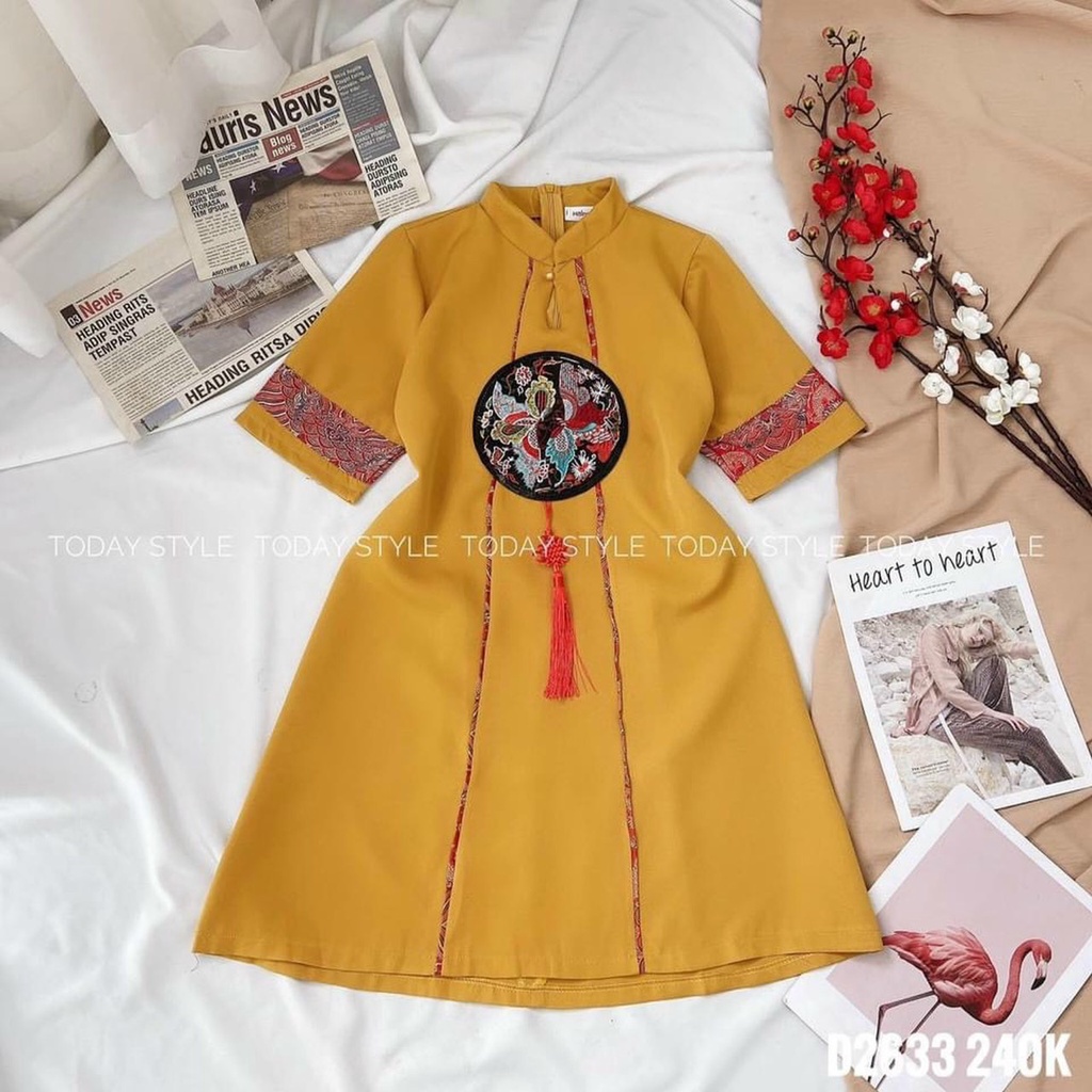 Đầm Cổ Tàu Nữ Dáng Ngắn Khoét Giọt Nước Đính Hình Tròn Trang Trí Chất Vải Dày Dặn Màu Vàng Tôn Dáng. | BigBuy360 - bigbuy360.vn