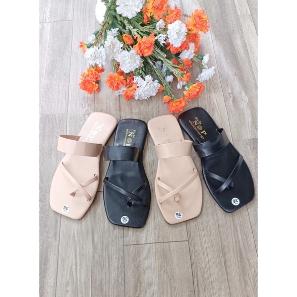 Dép bệt quai dây đầu vuông nền nhám cưng xỉu. bền đẹp. nắng mưa đều mang được.