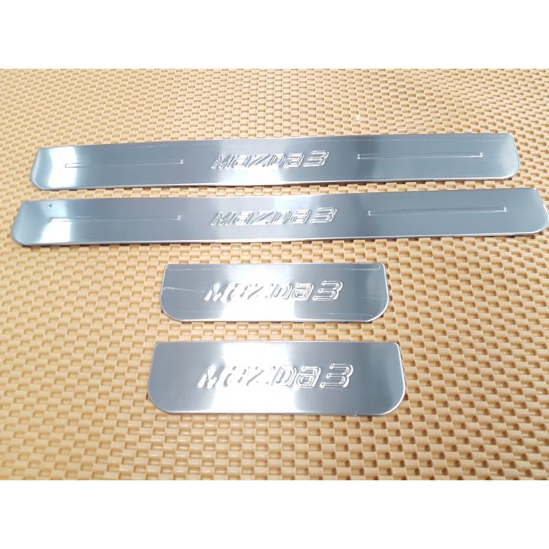 Bậc ngoài mazda 3