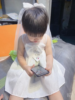 Váy trắng tiểu thư cho bé gái