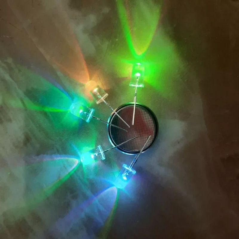 1 đèn led RGB màu tự động chuyển màu( bóng 5mm )