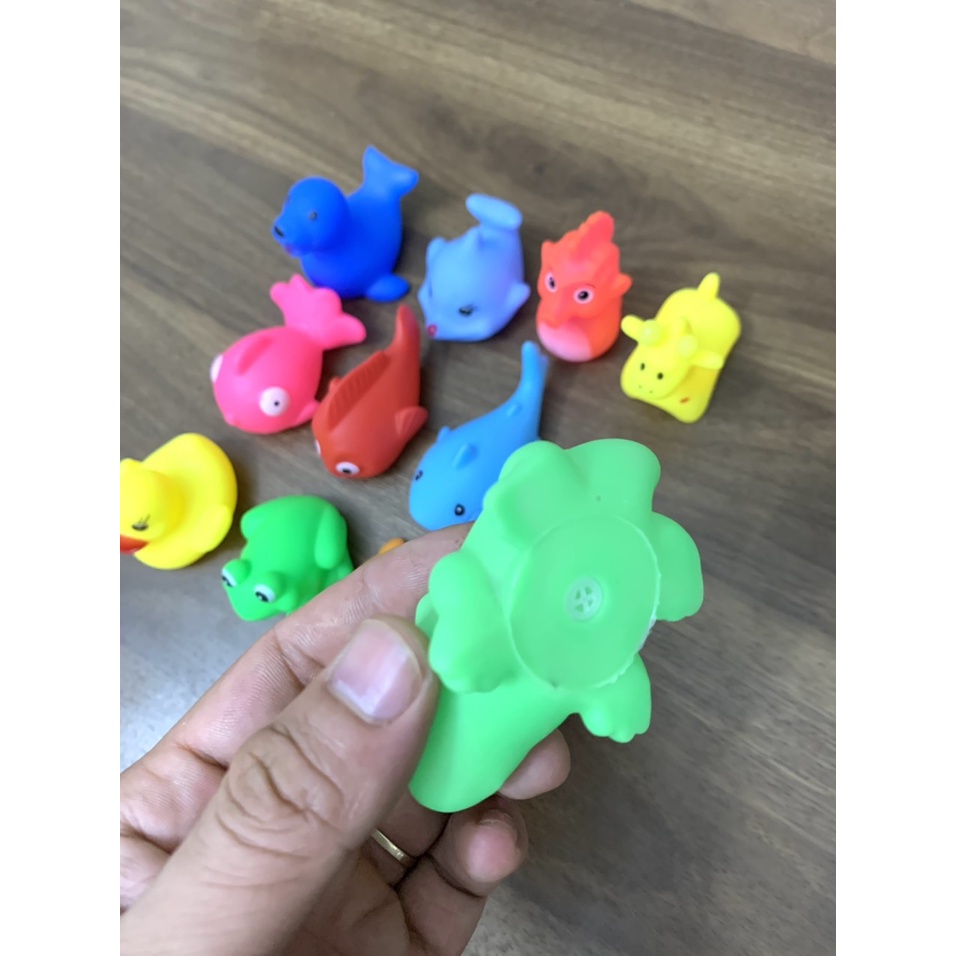 Đồ chơi nhà tắm, set 12 thú thả bồn tắm cho bé, có tiếng kêu thu hút bé