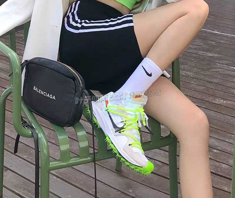 Vớ cotton unisex cao cấp thấm hút mồ hôi đơn giản hợp xu hướng