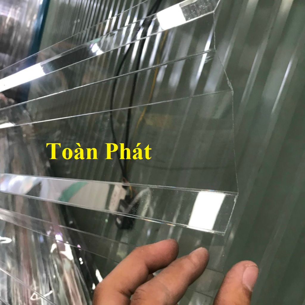 Tôn nhựa Poly MÀU TRONG dạng sóng lấy sáng