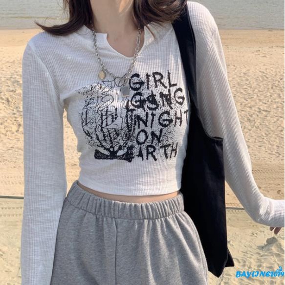 Áo croptop tay dài hở rốn in màu sành điệu cho nữ