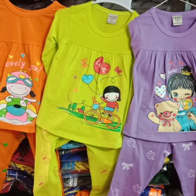 Com bo quần áo trẻ con