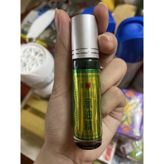 Dầu nước xanh hiệu con Ó dạng chai lăn
