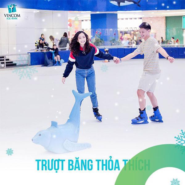 HCM [E-Voucher] Vé vào cửa, giày trượt, 1 đôi vớ trẻ dưới 140cm Sân băng Vincom Ice Rink Landmark 81 - Thứ 7 và chủ nhật