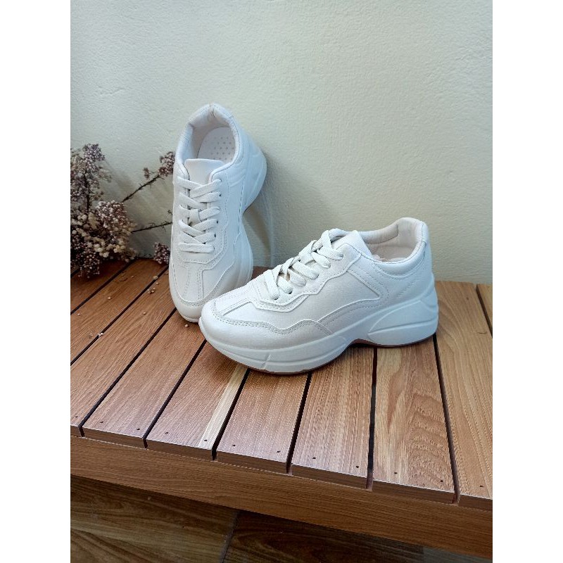 Giày thể thao nữ đơn giản nâng đế 5p nhẹ nhàng BaTa