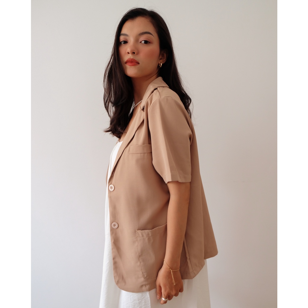 Áo Blazer Nữ Mỏng Nhẹ Tay Ngắn | HQ3426 | Lana Official