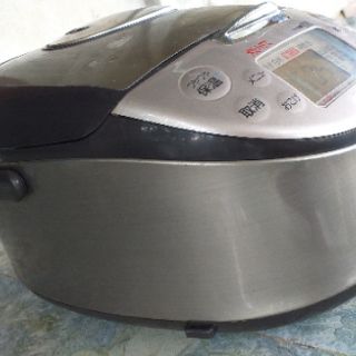 [HCHVN] Nồi cơm nhật bãi