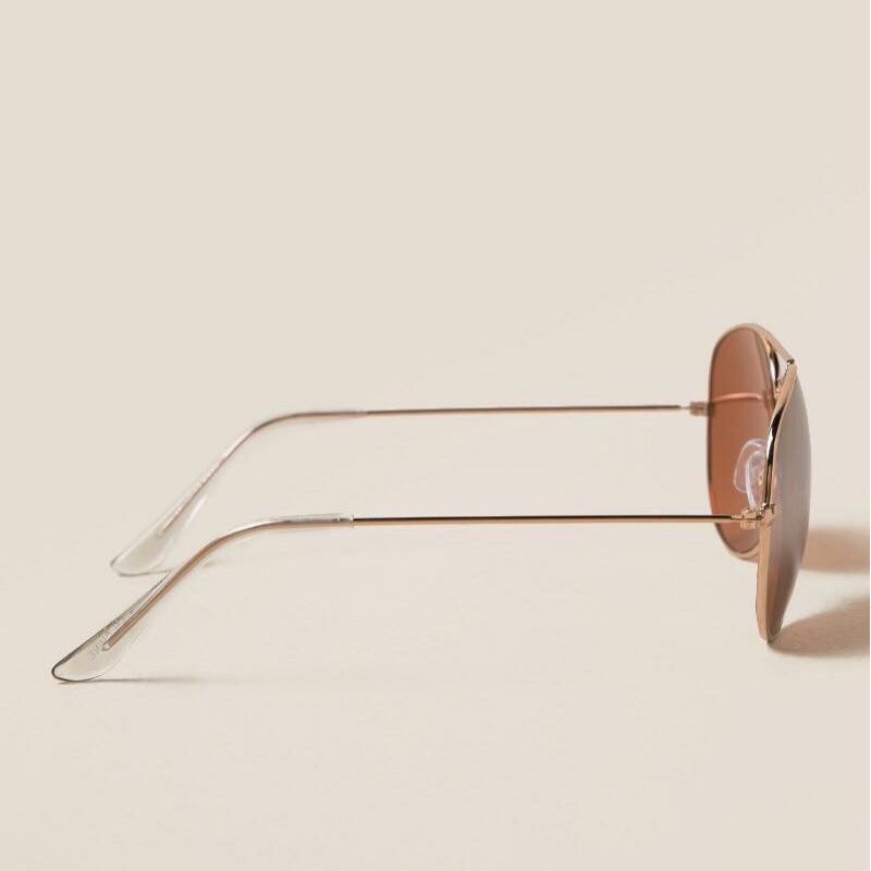 Kính râm gọng sắt