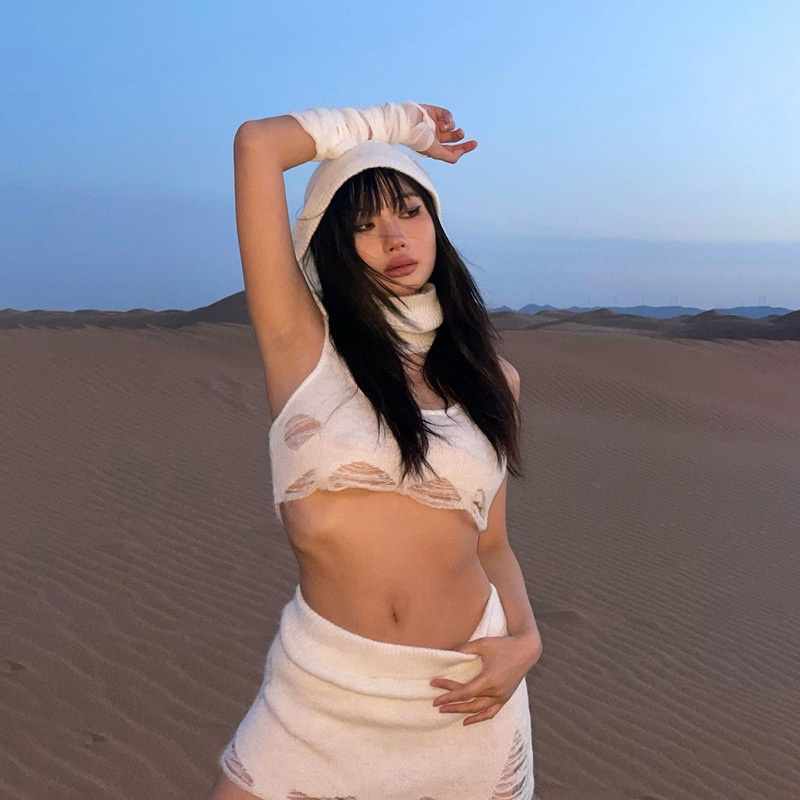 Set đồ DUNEA gồm áo lửng 2 dây và chân váy màu trơn thời trang dành cho nữ