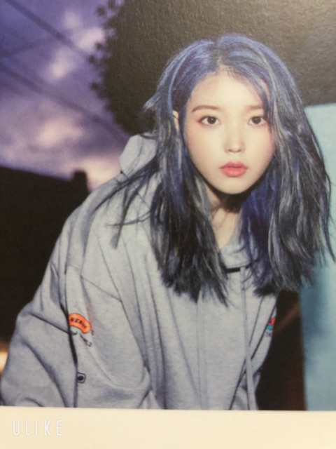 ÁO HOODIE IU ĐÃ MẶC TRONG MINI ALBUM “LOVE POEM”