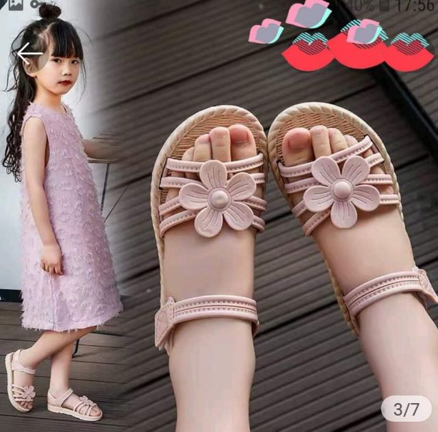 (Hàng mới) Sandal nhựa dẻo mềm hình hoa cúc/giả cói/Bé gái