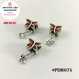 Charm luồn ngang con bướm xinh màu đỏ - PDR075