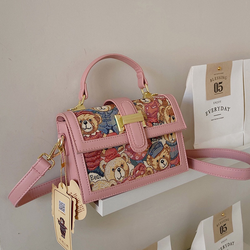 Túi Xách Dáng Vuông Nhỏ Thêu Hình Gấu Katy Cao Cấp Dễ Phối Đồ