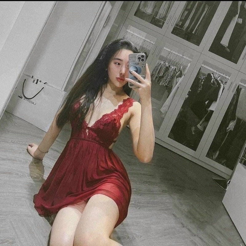 Váy ngủ xẻ ngực viền ren VN622