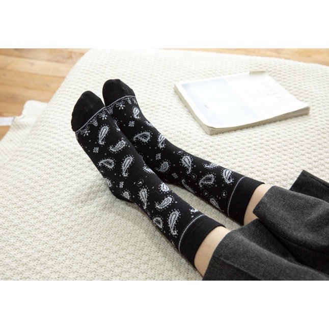 Vớ Tất Họa Tiết trắng đen cao cổ Nam Nữ phong cách thể thao, đường phố.