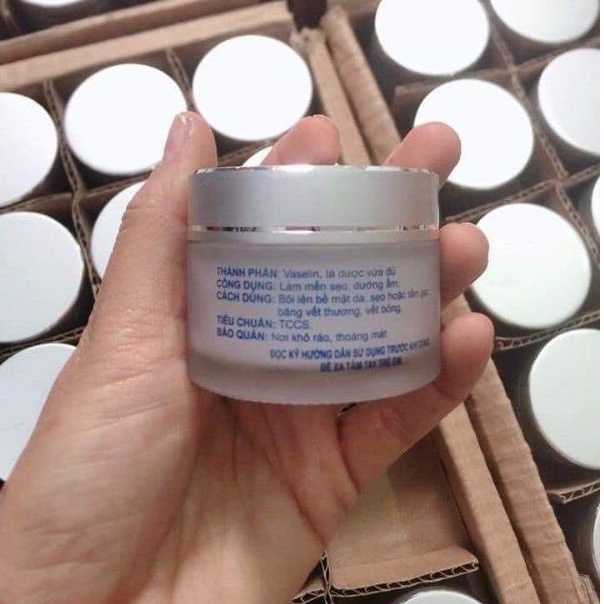 Kem nẻ Vaselin  sáp dưỡng ẩm chống nẻ dùng cho mọi loại da an toàn cho trẻ nhỏ Viện bỏng quốc gia ( hủ 100g)