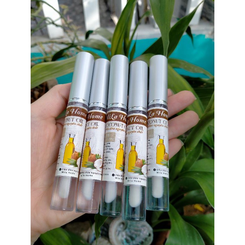 Dưỡng môi dầu dừa - Dưỡng môi mềm mại và hồng hào | BigBuy360 - bigbuy360.vn