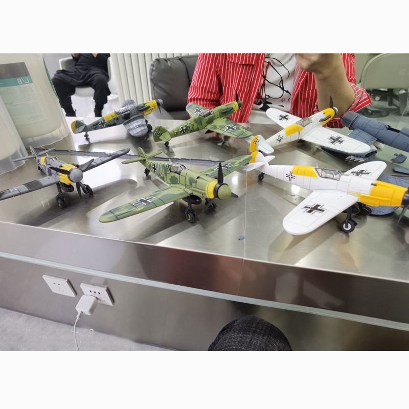 Mô hình máy bay chiến đấu Đức BF109 tỉ lệ 1 / 48