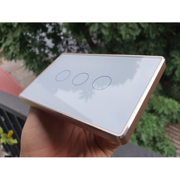Công tắc thông minh Wifi Tuya viền nhôm cao cấp