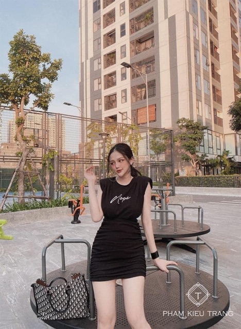 VÁY LEN HỞ LƯNG NHÚM EO MÔNG SIÊU SANG | BigBuy360 - bigbuy360.vn