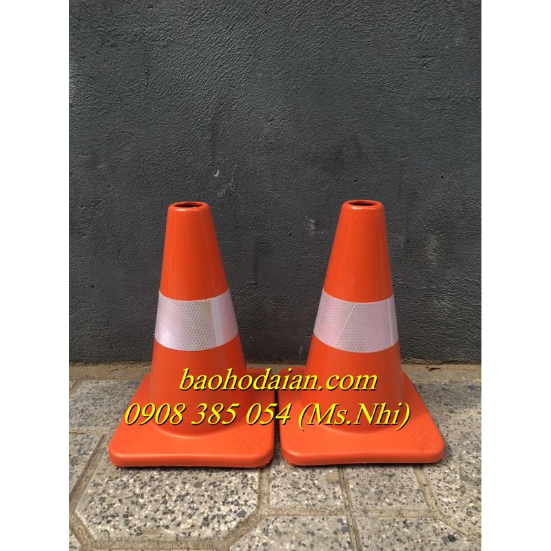 Cọc tiêu phân làn giao thông mini hình chóp cao 30cm- Hình thật