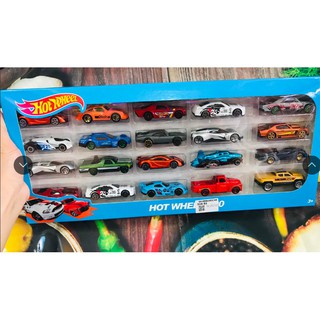 Set xe Hot Wheels nhiều chiếc cho bé