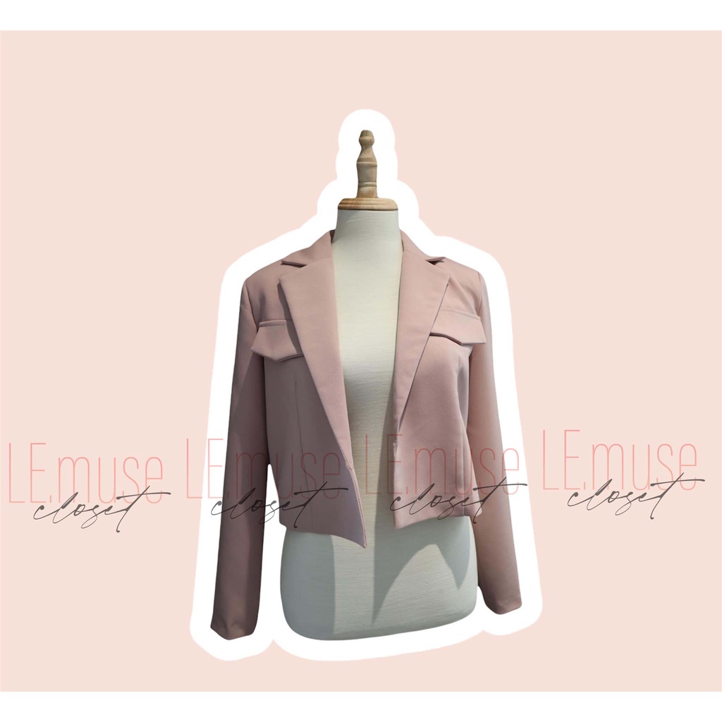 Set vest nữ hồng sương mù gồm vest lửng phối chân váy dài vạt chéo | BigBuy360 - bigbuy360.vn