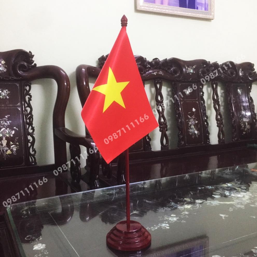 Cờ Để Bàn Đế gỗ Cắm 1 cờ Việt Nam In Kỹ Thuật Số